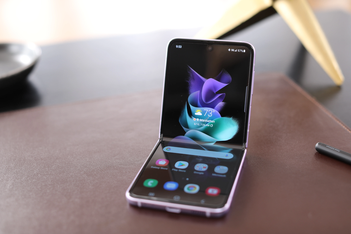 ورود اپل، سامسونگ را به بازطراحی زد فلیپ ۸ وادار کرد