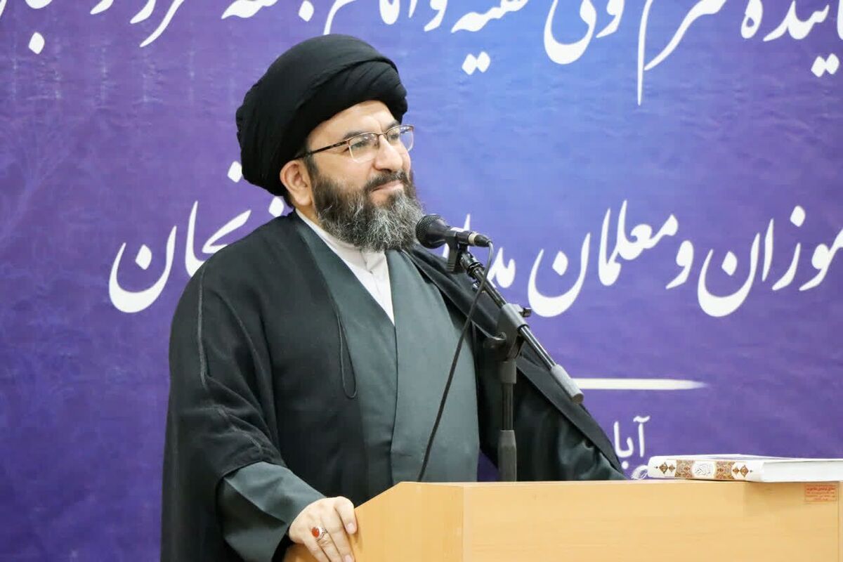 درخواست نماینده ولی‌فقیه در زنجان از دانش‌آموزان؛ تأکید بر مطالعه عمیق و مشارکت در حل مسائل جامعه