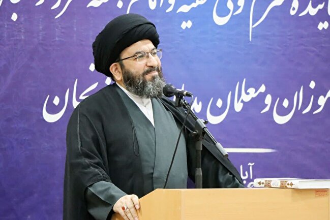 درخواست نماینده ولی‌فقیه در زنجان از دانش‌آموزان؛ تأکید بر مطالعه عمیق و مشارکت در حل مسائل جامعه