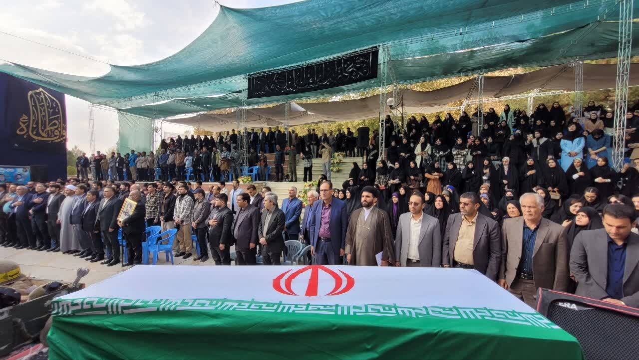 یکتا خطاب به دختران دانشجو: شما خواهری کنید، شهدا برادری کردن بلدند/ دشمن بر روی دهه هشتادیها کار میکند یکتا خطاب به دختران دانشجو: شما خواهری کنید، شهدا برادری کردن بلدند/ دشمن بر روی دهه هشتادیها کار میکند