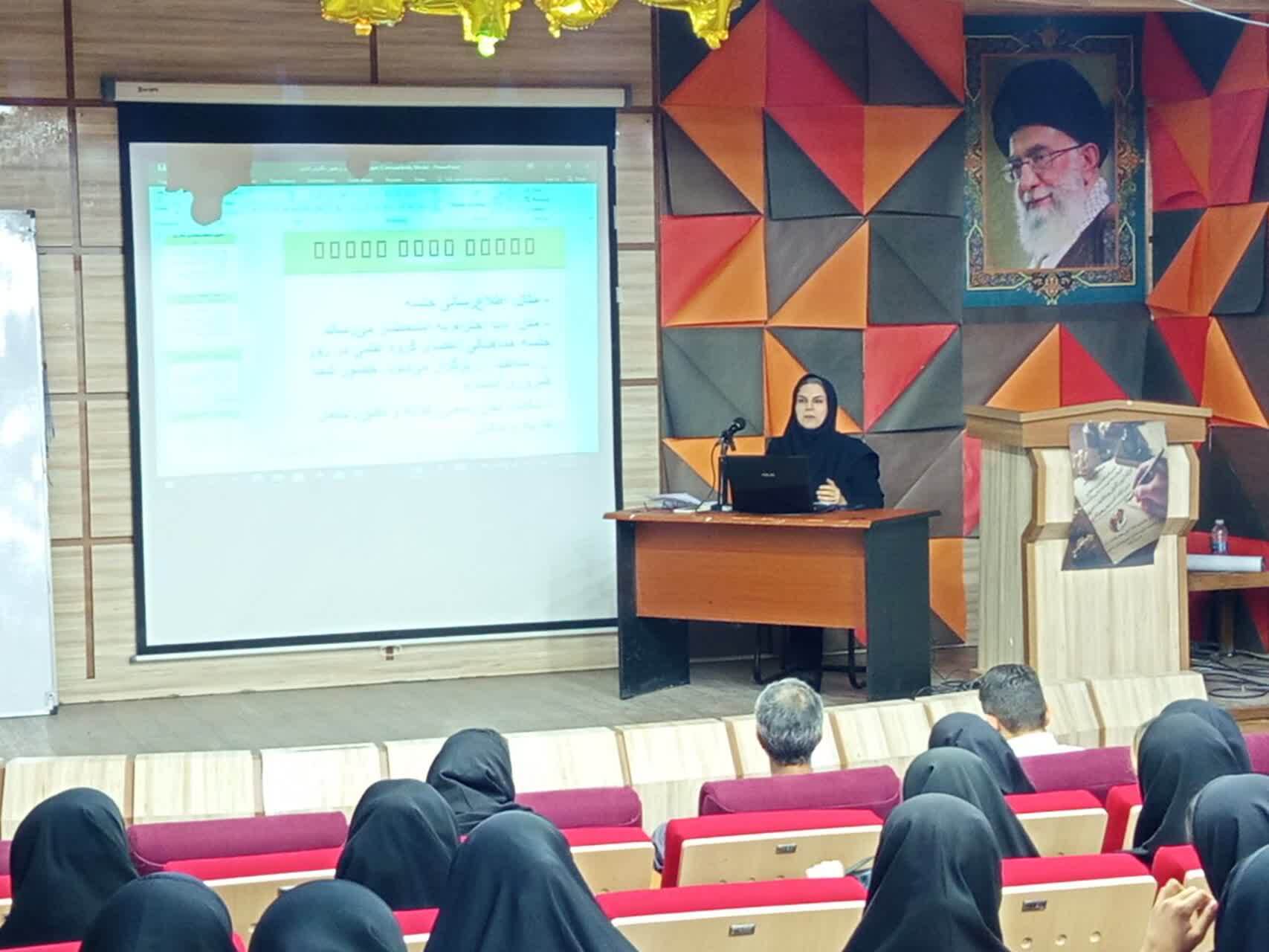 اهمیت تسلط دانشجویان بر استاندارد‌های مکاتبات رسمی برای ورود به محیط کار