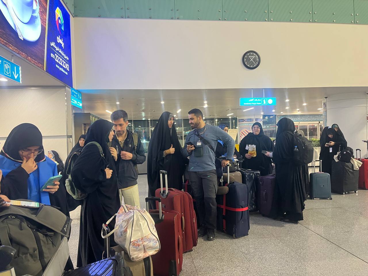 مدینه؛ آرامش بین زمین و آسمان پرواز دلها از «ترمینال سلام» تا مدینهالنبی؛ روایت لحظههای اشک و دعا در سفر دانشجویان به مدینه