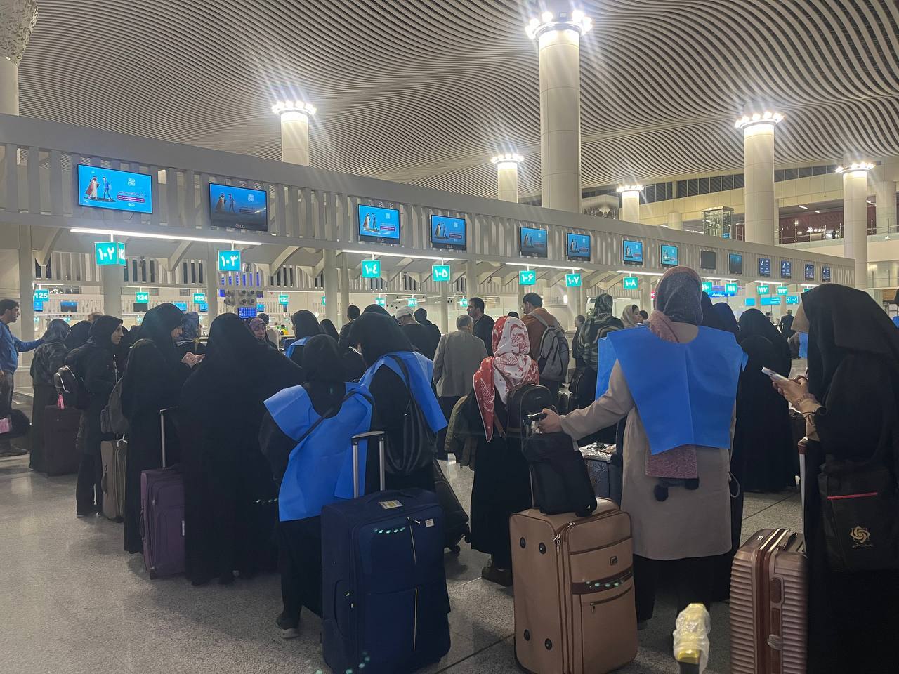 مدینه؛ آرامش بین زمین و آسمان پرواز دلها از «ترمینال سلام» تا مدینهالنبی؛ روایت لحظههای اشک و دعا در سفر دانشجویان به مدینه