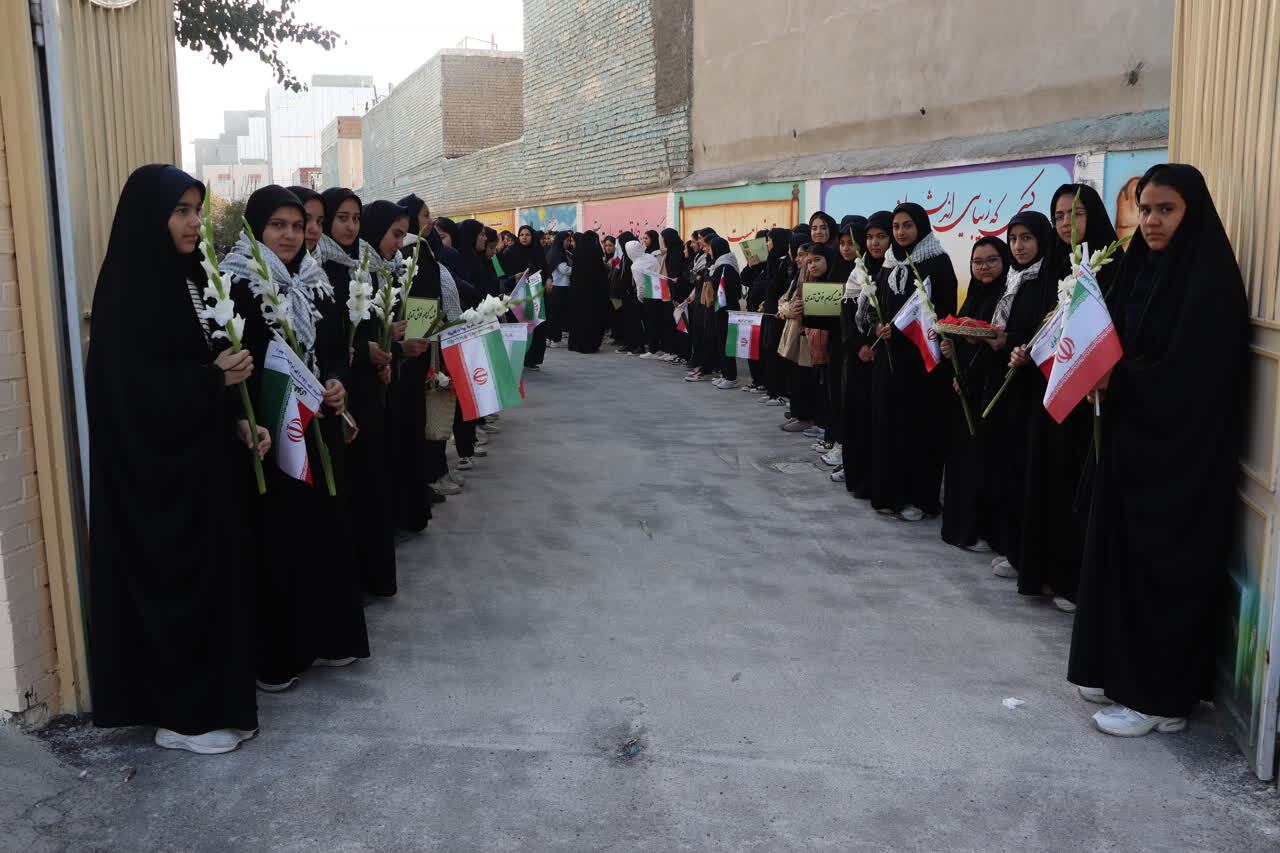 شهیدان چراغ راه آینده ما هستند؛ رسالت سنگین مسئولان در پرورش نسل متعهد به آرمانهای انقلاب شهیدان چراغ راه آینده ما هستند؛ رسالت سنگین مسئولان در پرورش نسل متعهد به آرمانهای انقلاب