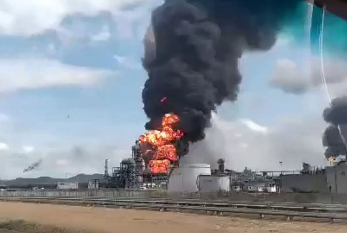انفجار مهیب و آتش‌سوزی گسترده در تاسیسات نفتی ونزوئلا +فیلم