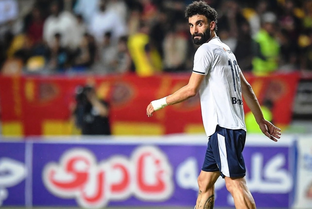 ماجرای کارت زرد عجیب مهاجم ملوان مقابل استقلال خوزستان