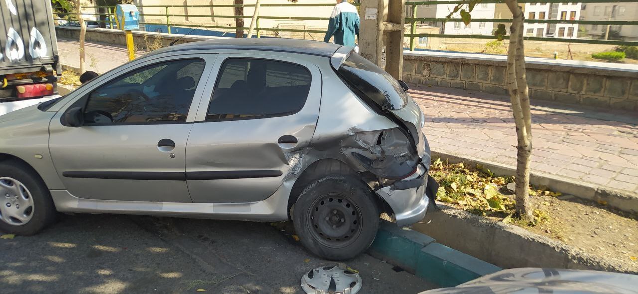 تصادف زنجیره‌ای کامیون با ۱۵ خودرو در بلوار سیمون بولیوار تهران