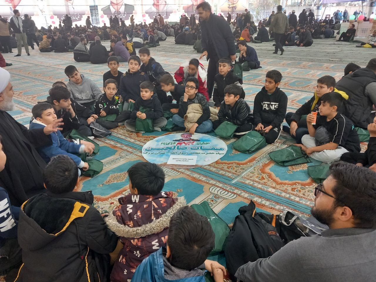 برنامه میقات صالحین با حضور ۷۵۰۰ بسیجی آغاز شد