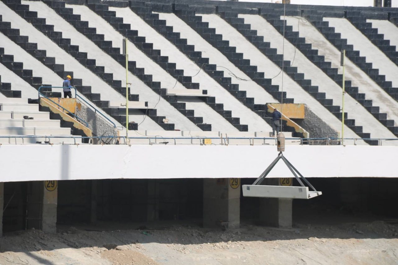 ادامه بازسازی ورزشگاه آزادی با نصب سکوهای بتونی ضلع شمالی ادامه بازسازی ورزشگاه آزادی با نصب سکوهای بتونی ضلع شمالی