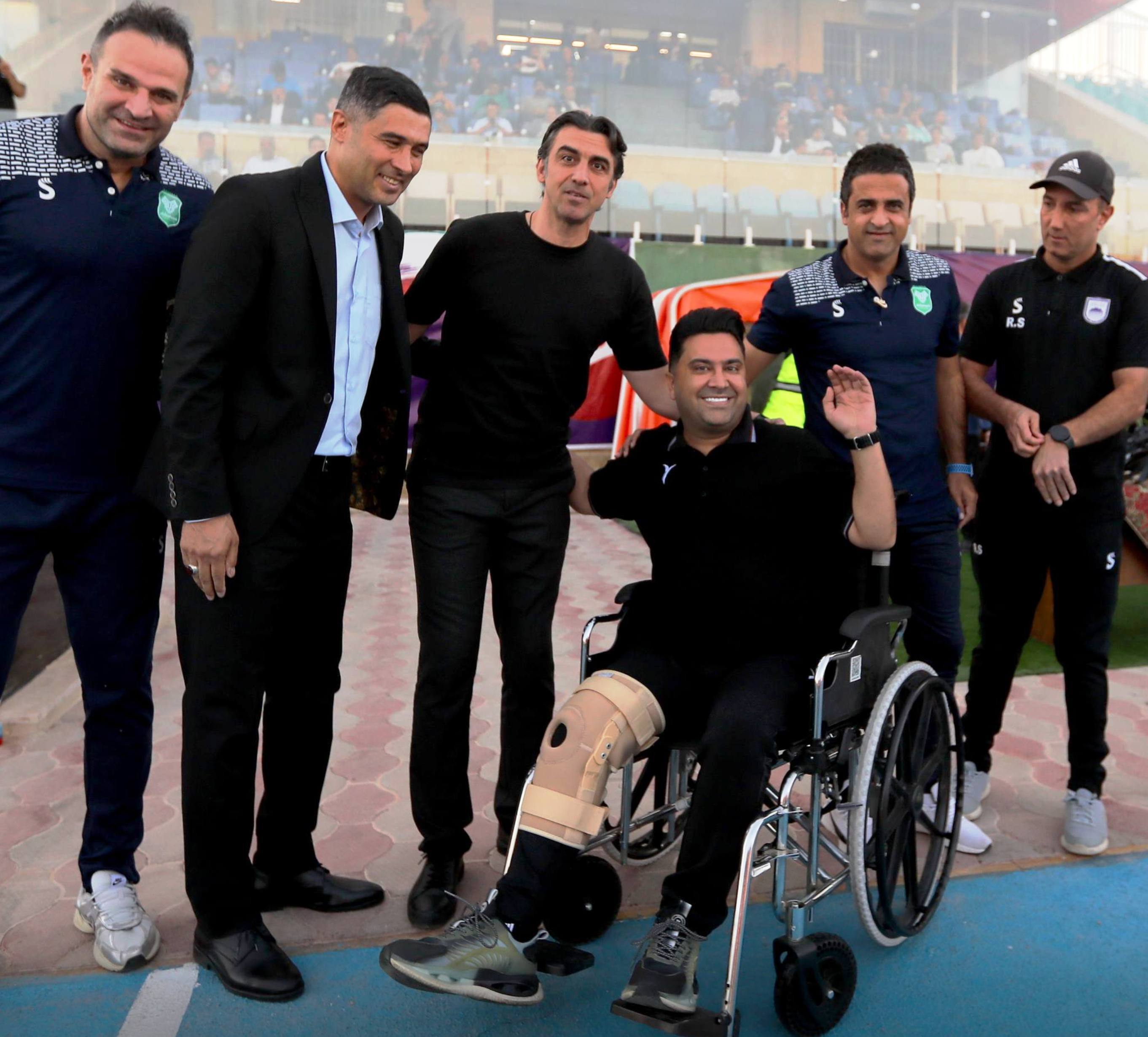 وداع اجباری هاشمیان با هواداران پرسپولیس و رفتن استقلال به اوج/ فیلمبردار عامل تأخیر بازی چادرملو - خیبر و شعار فولادیها علیه گلمحمدی وداع اجباری هاشمیان با هواداران پرسپولیس و رفتن استقلال به اوج/ فیلمبردار عامل تأخیر بازی چادرملو - خیبر و شعار فولادیها علیه گلمحمدی