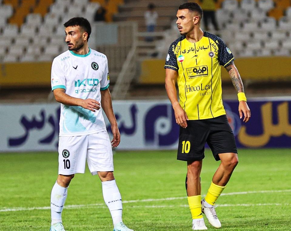 وداع اجباری هاشمیان با هواداران پرسپولیس و رفتن استقلال به اوج/ فیلمبردار عامل تأخیر بازی چادرملو - خیبر و شعار فولادیها علیه گلمحمدی وداع اجباری هاشمیان با هواداران پرسپولیس و رفتن استقلال به اوج/ فیلمبردار عامل تأخیر بازی چادرملو - خیبر و شعار فولادیها علیه گلمحمدی