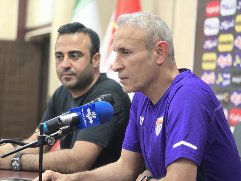 وداع اجباری هاشمیان با هواداران پرسپولیس و رفتن استقلال به اوج/ فیلمبردار عامل تأخیر بازی چادرملو - خیبر و شعار فولادیها علیه گلمحمدی وداع اجباری هاشمیان با هواداران پرسپولیس و رفتن استقلال به اوج/ فیلمبردار عامل تأخیر بازی چادرملو - خیبر و شعار فولادیها علیه گلمحمدی