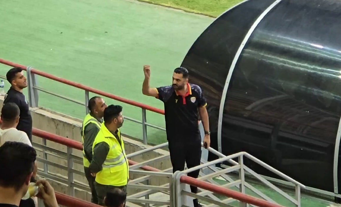 وداع اجباری هاشمیان با هواداران پرسپولیس و رفتن استقلال به اوج/ فیلمبردار عامل تأخیر بازی چادرملو - خیبر و شعار فولادیها علیه گلمحمدی وداع اجباری هاشمیان با هواداران پرسپولیس و رفتن استقلال به اوج/ فیلمبردار عامل تأخیر بازی چادرملو - خیبر و شعار فولادیها علیه گلمحمدی