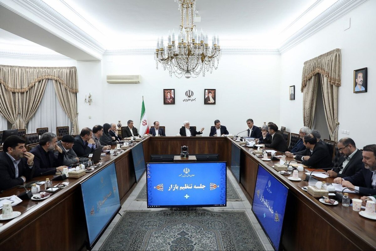 عارف: خالی کردن دل مردم هنر نیست  دشمن وارد جنگ اقتصادی و روانی شده است