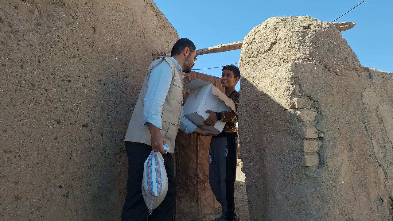 عیدیِ جهادی به نیابت از حضرت زینب (س) در روز پرستار؛ از سفره نان تا سفره کتاب