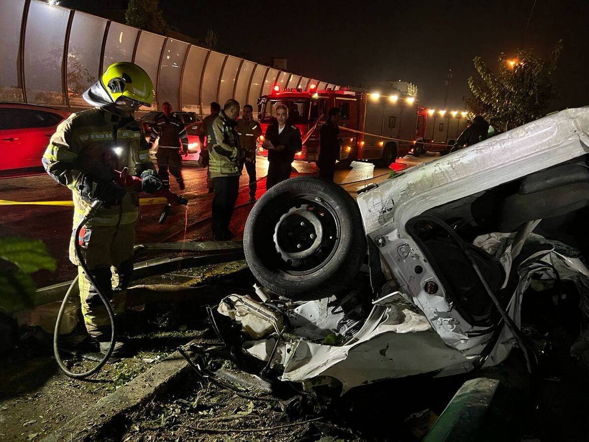 فوت ۲ جوان در حادثه واژگونی پژو ۲۰۶ در بزرگراه حکیم +فیلم