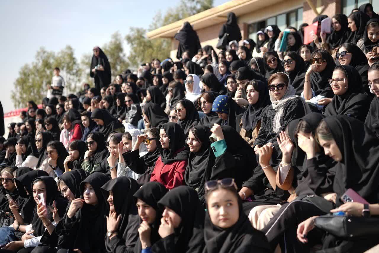 جشن آغاز سال تحصیلی در تهرانشرق؛ ترکیبی از شور، هنر و صمیمیت دانشجویی جشن آغاز سال تحصیلی در تهرانشرق؛ ترکیبی از شور، هنر و صمیمیت دانشجویی