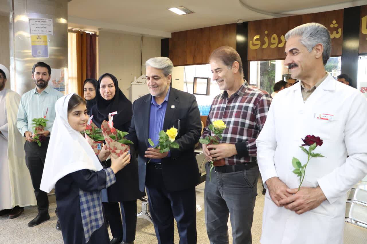 لبخند پرستاران با هدیه کودکان؛ حرکت فرهنگی سما روحی تازه به کادر درمان بخشید لبخند پرستاران با هدیه کودکان؛ حرکت فرهنگی سما روحی تازه به کادر درمان بخشید