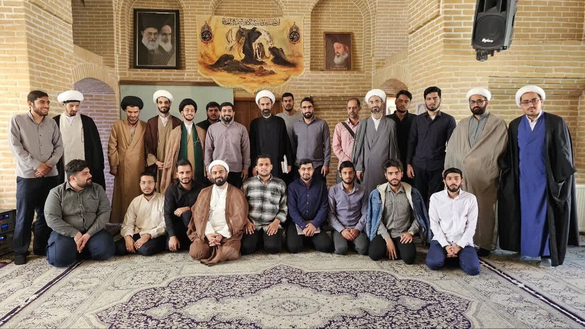 احیای هویت طلبگی در گرو بازگشت به مکتب امام خمینی (ره) است  طرح «مثل خمینی» در مدارس علمیه اجرا می‌شود