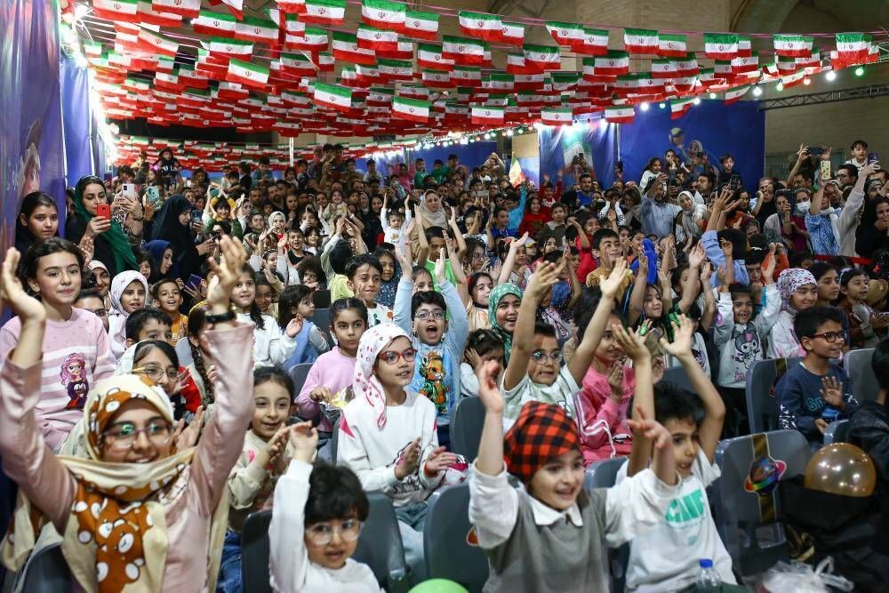 پایان باشکوه جشنواره بزرگ «شادبوم» با حضور بیش از ۲۰۰ هزار نفر پایان باشکوه جشنواره بزرگ «شادبوم» با حضور بیش از ۲۰۰ هزار نفر