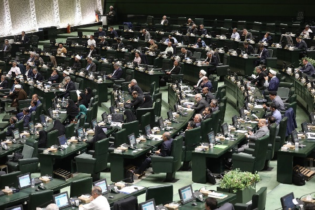 انحلال بانک آینده گام بزرگی برای مقابله با مافیای ثروت بود