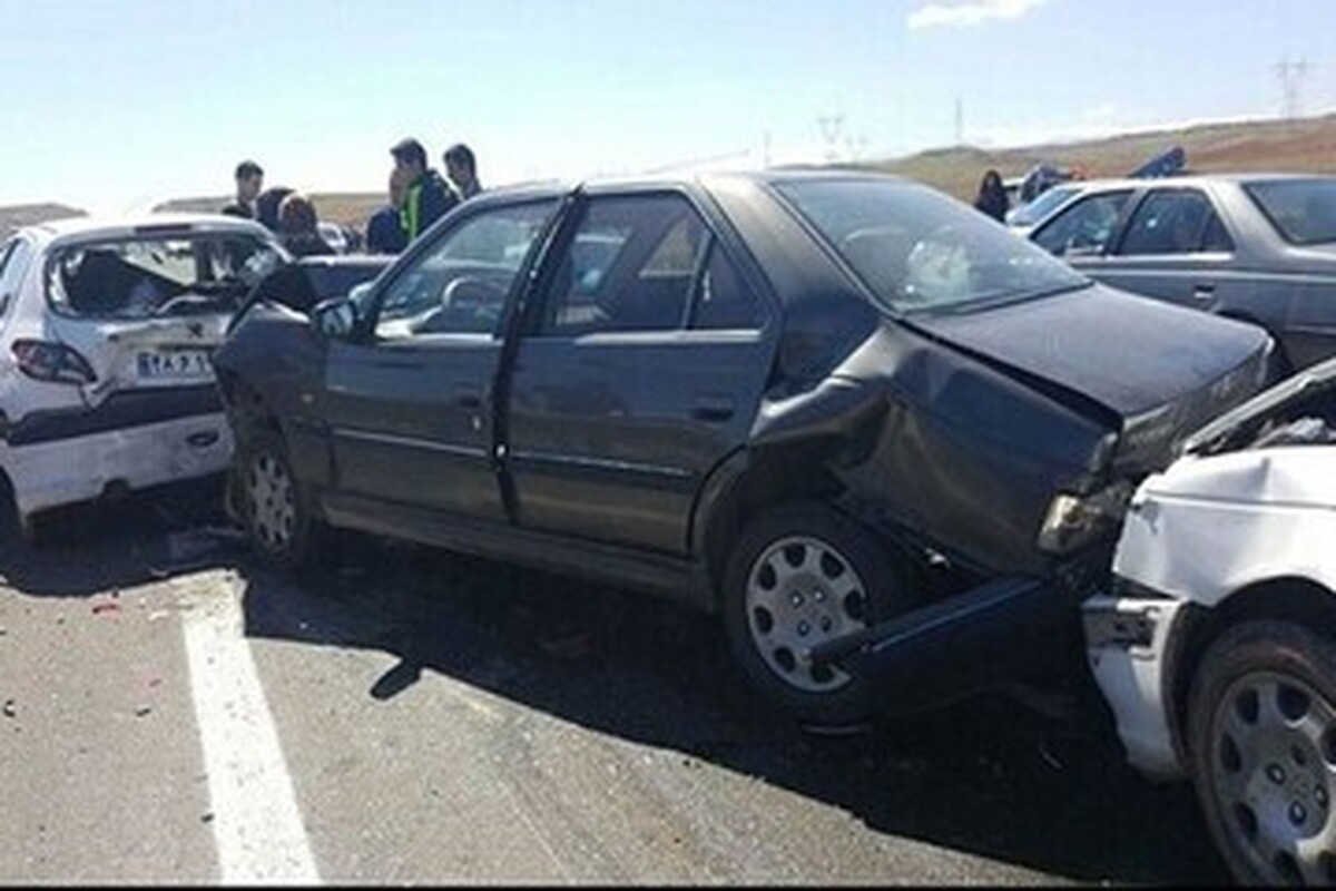 تصادف زنجیره‌ای در اتوبان تهران کرج با ۱۱ مصدوم و ۳ فوتی