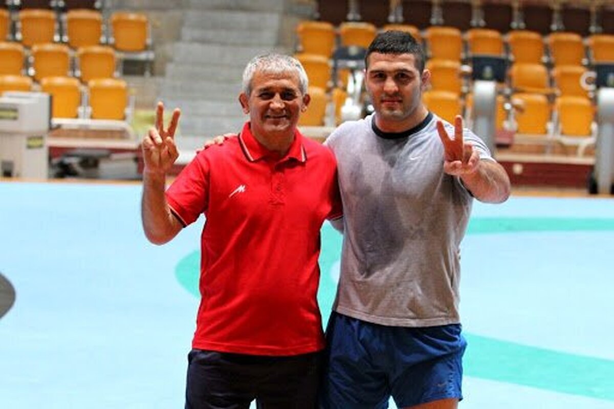 قلب کشتی در پایتخت کشتی آزاد تپید؛ مربیانِ قهرمانساز در کنار قهرمانان المپیک و جهان  سالن حاجیزاده پر ازتماشاگر شد