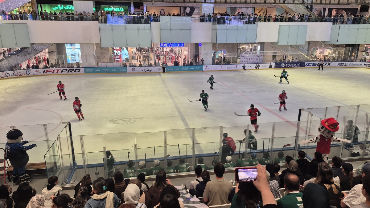 اختتامیه لیگ هاکی روی یخ آقایان زیر ۲۰ سال  جوادی: توسعه این رشته بر دوش بخش خصوصی است