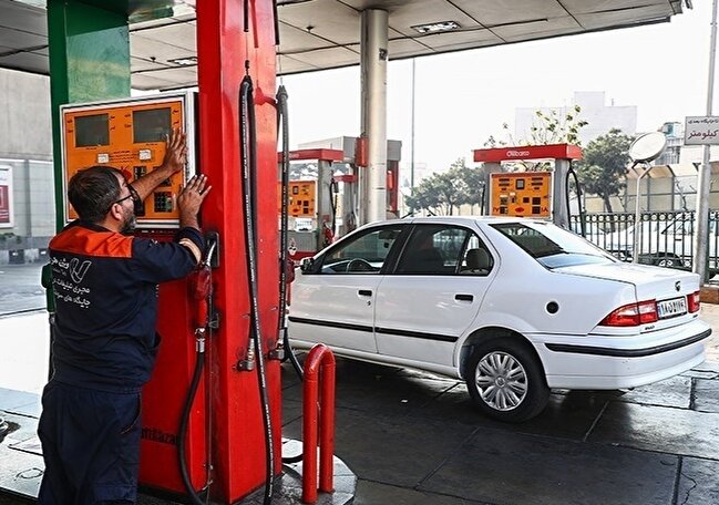 سوخت‌گیری بدون کارت؛ تکنولوژی یا مقدمه‌ای برای آزادسازی قیمت بنزین؟