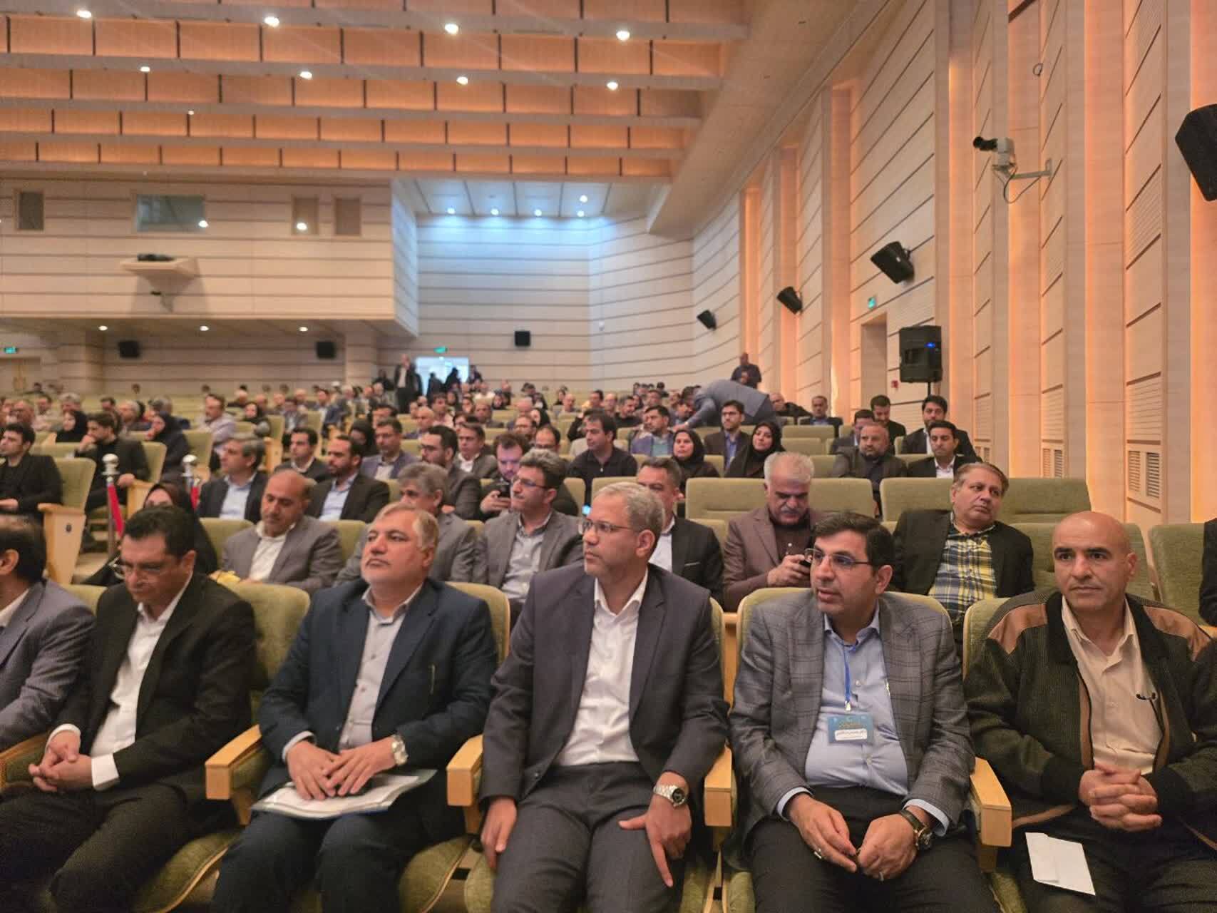 دانشگاه آزاد فارس زیر ذره‌بین؛ رونمایی از ۴ دستاورد فناورانه یکساله و تجلیل از ۲ پژوهشگر برتر