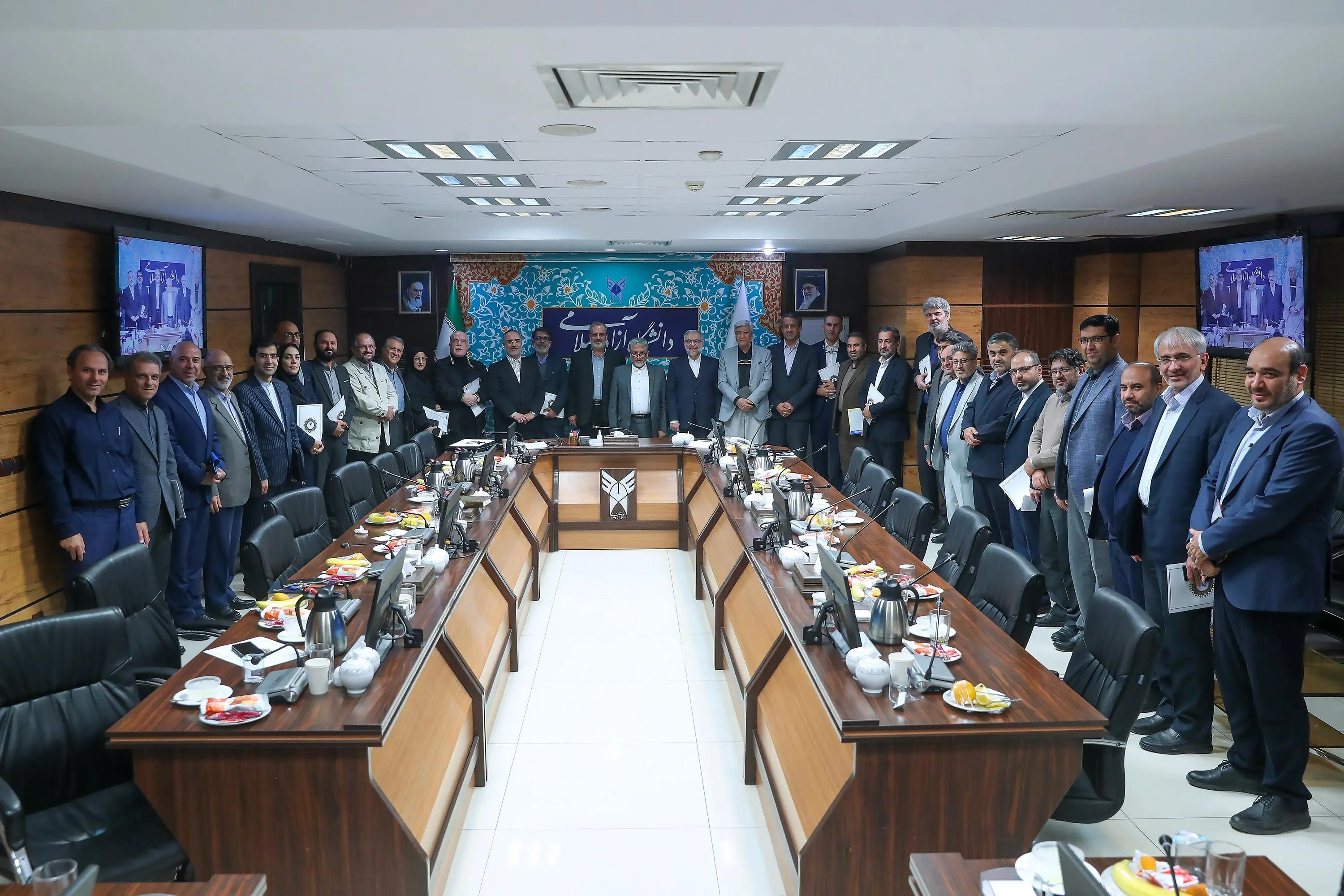 جلسه تکریم و معارفه تعدادی از معاونان و مسئولان دانشگاه آزاد اسلامی برگزار شد