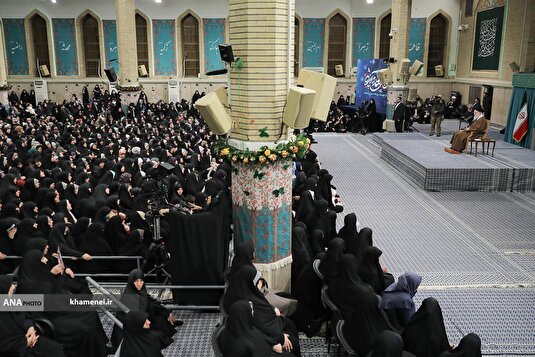 دیدار هزاران نفر از زنان و دختران با رهبر معظم انقلاب
