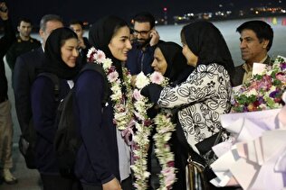 عکس| قدرشناسی مردم کرمانشاه از قهرمان تاریخ ساز