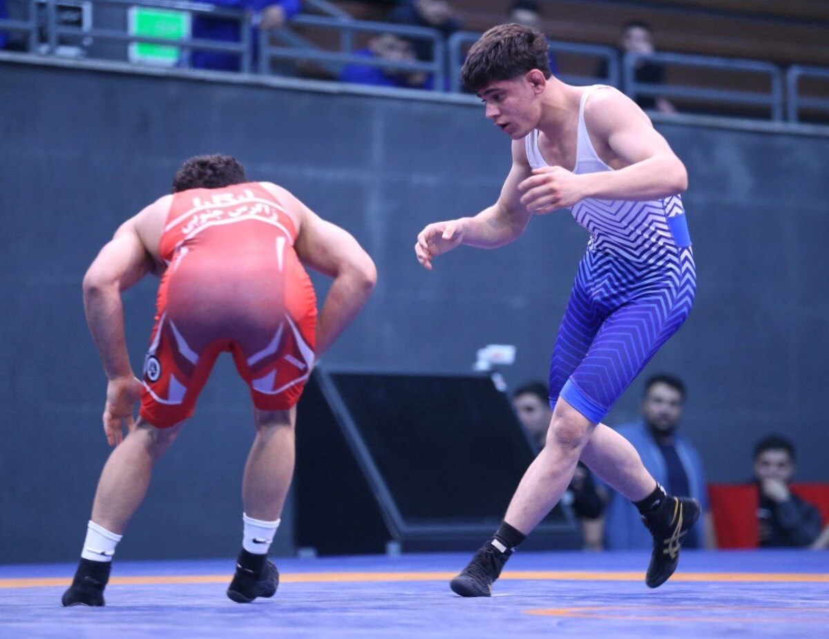 قهرمانی کشتی فرنگی استقلال پیش از دربی؛ جام را قمی‌ها با میکائیلی به خانه بردند  شکست قهرمان جهان به ابوطالبی و برتری کاویانی‌نژاد