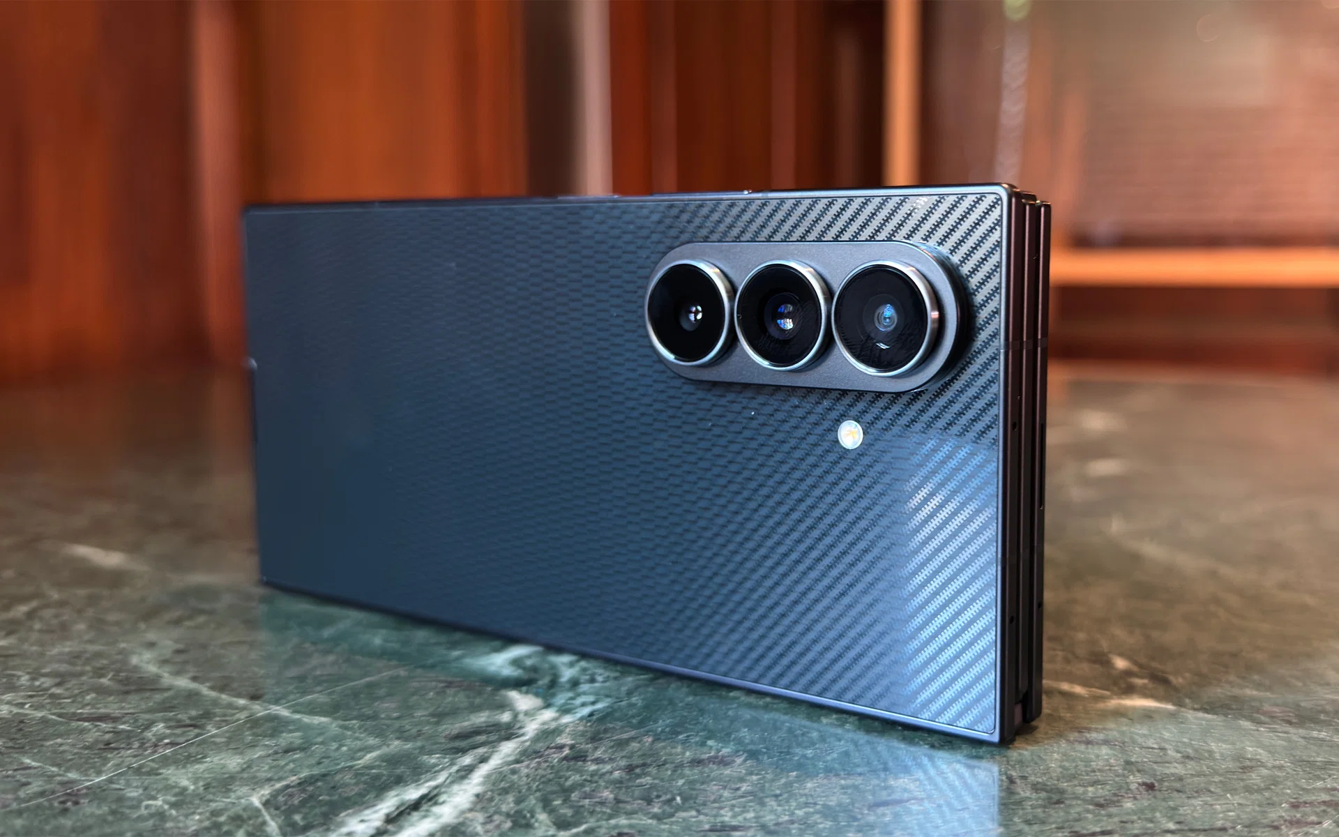 سامسونگ چگونه هواوی را در گوشیهای سه تکه شکست داد؟ سامسونگ چگونه هواوی را در گوشیهای سه تکه شکست داد؟