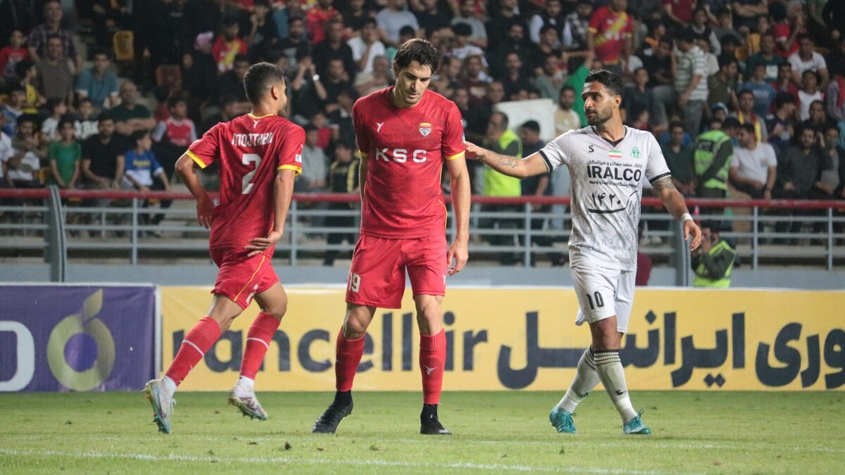 سپاهان به صدر جدول رفت  ادامه تیره روزی های مس رفسنجان  فولاد در خانه هم متوقف شد