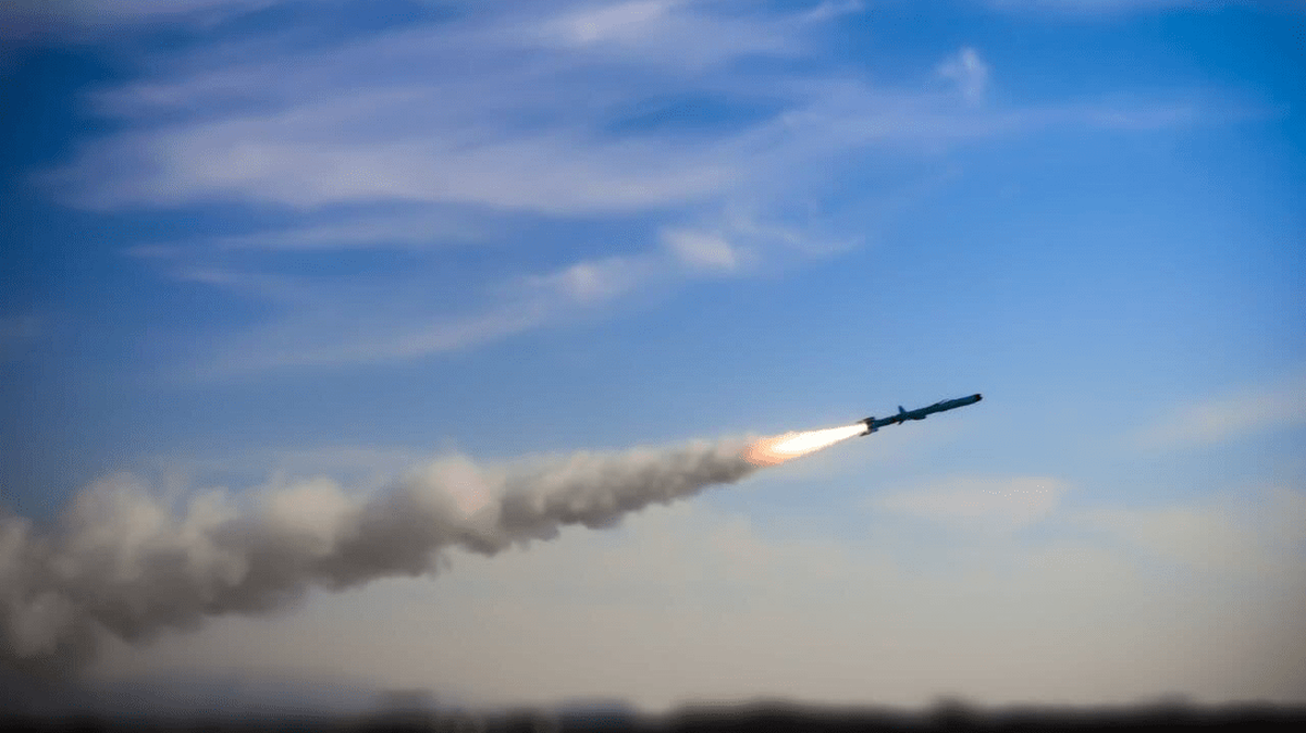 برگزاری مرحله دوم رزمایش اقتدار نیروی دریایی سپاه با شلیک انبوهی از موشک‌ها