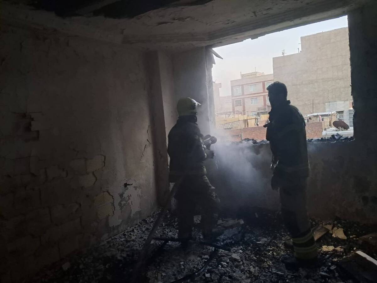 نجات ۱۵ نفر از آتش‌سوزی در ساختمان پنج‌طبقه در نعمت‌آباد تهران+ فیلم