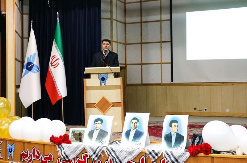 دانشجویان پایاننامهها و رسالههای خود را در مسیر جهاد علمی هدایت کنند دانشجویان پایاننامهها و رسالههای خود را در مسیر جهاد علمی هدایت کنند