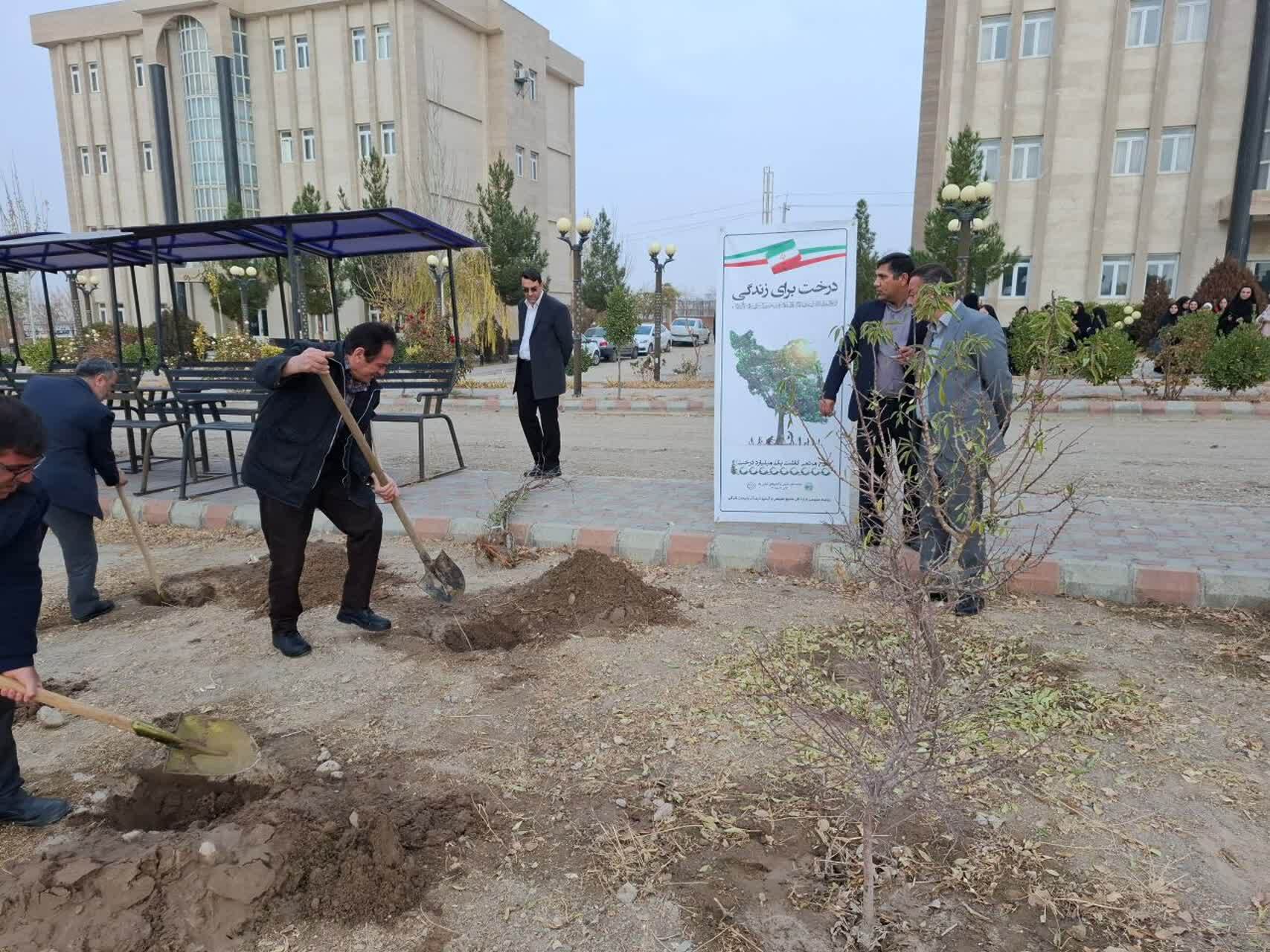 دانشجویان موتور پویایی جامعه هستند دانشجویان موتور پویایی جامعه هستند