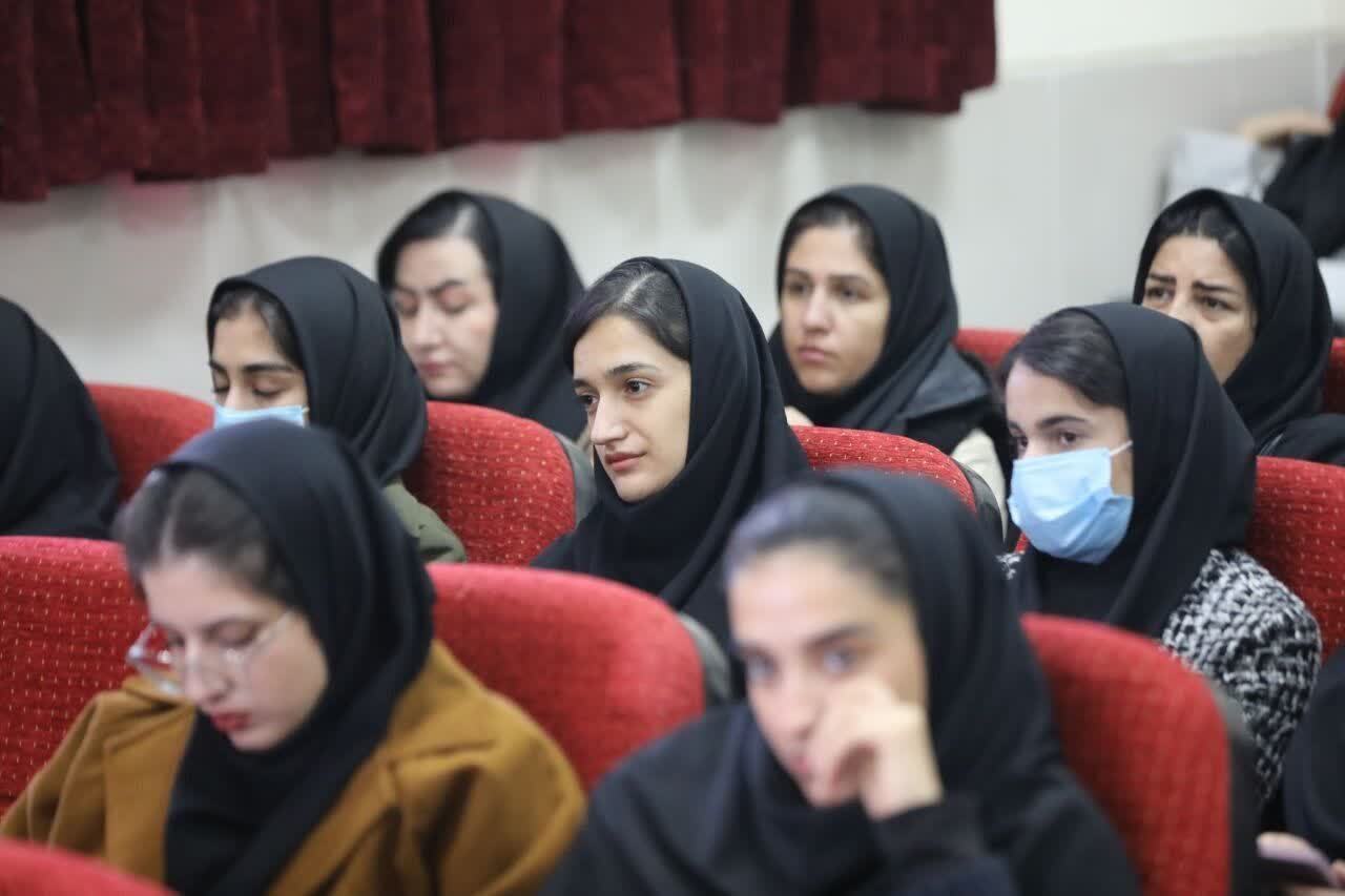 استاندار ایلام: دانشگاه باید سراغ نفت و گاز برود!/ خشاب دانشجو پُر است نه خالی استاندار ایلام: دانشگاه باید سراغ نفت و گاز برود!/ خشاب دانشجو پُر است نه خالی