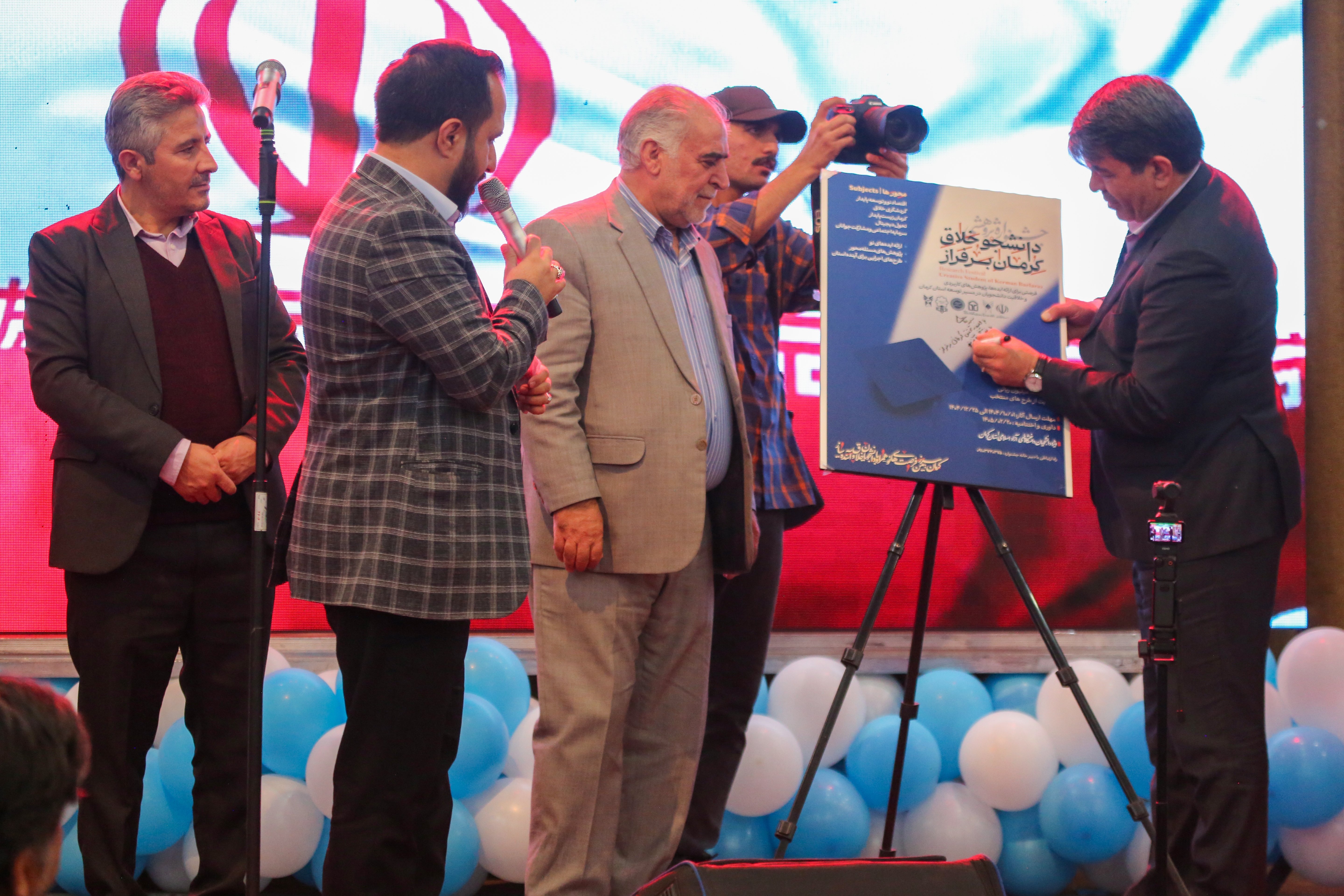 استاندار کرمان: دانشگاه آزاد علاوه بر جایگاه مطلوب علمی در روند توسعه استان کرمان پیشروست استاندار کرمان: دانشگاه آزاد علاوه بر جایگاه مطلوب علمی در روند توسعه استان کرمان پیشروست