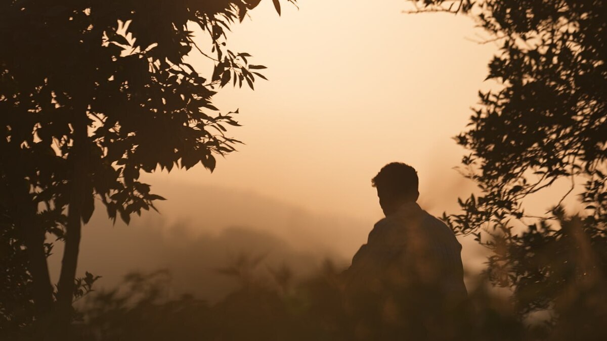 پوستر «عزیز‌زاده» رونمایی شد  روایت مردی که بدون معلم حافظ قرآن شد