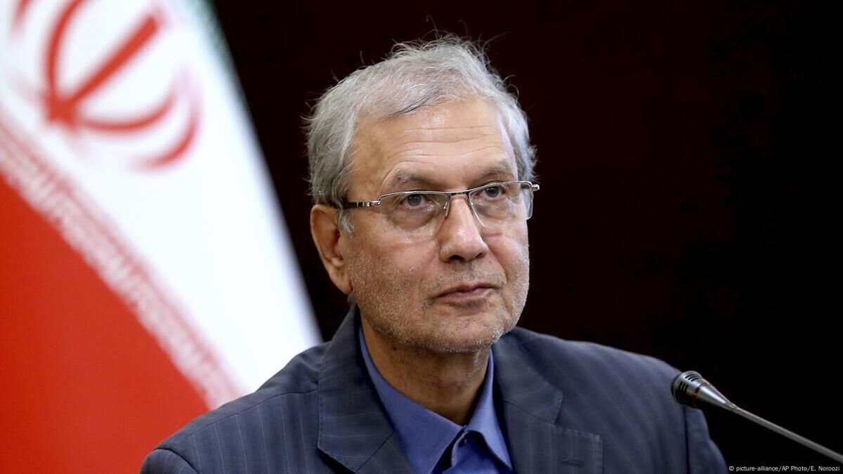 ربیعی: نگاه امنیتی مهم‌ترین مانع توسعه اقتصاد دیجیتال در ایران است