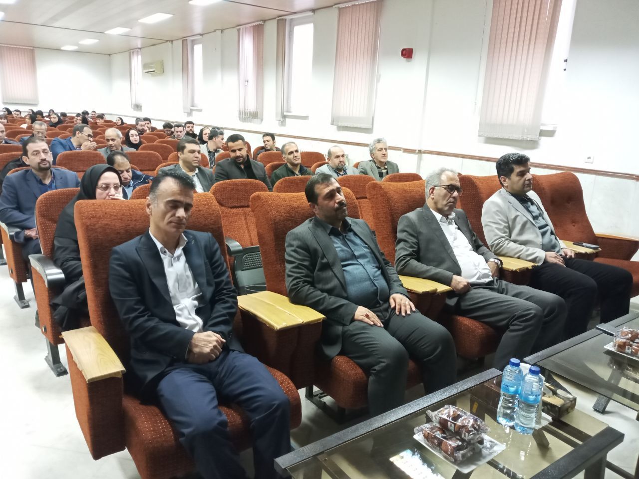 هجوم دنیای سرمایهداری به حوزه پژوهش! تلاش پژوهشگران کشورمان قابل تقدیر است هجوم دنیای سرمایهداری به حوزه پژوهش! تلاش پژوهشگران کشورمان قابل تقدیر است