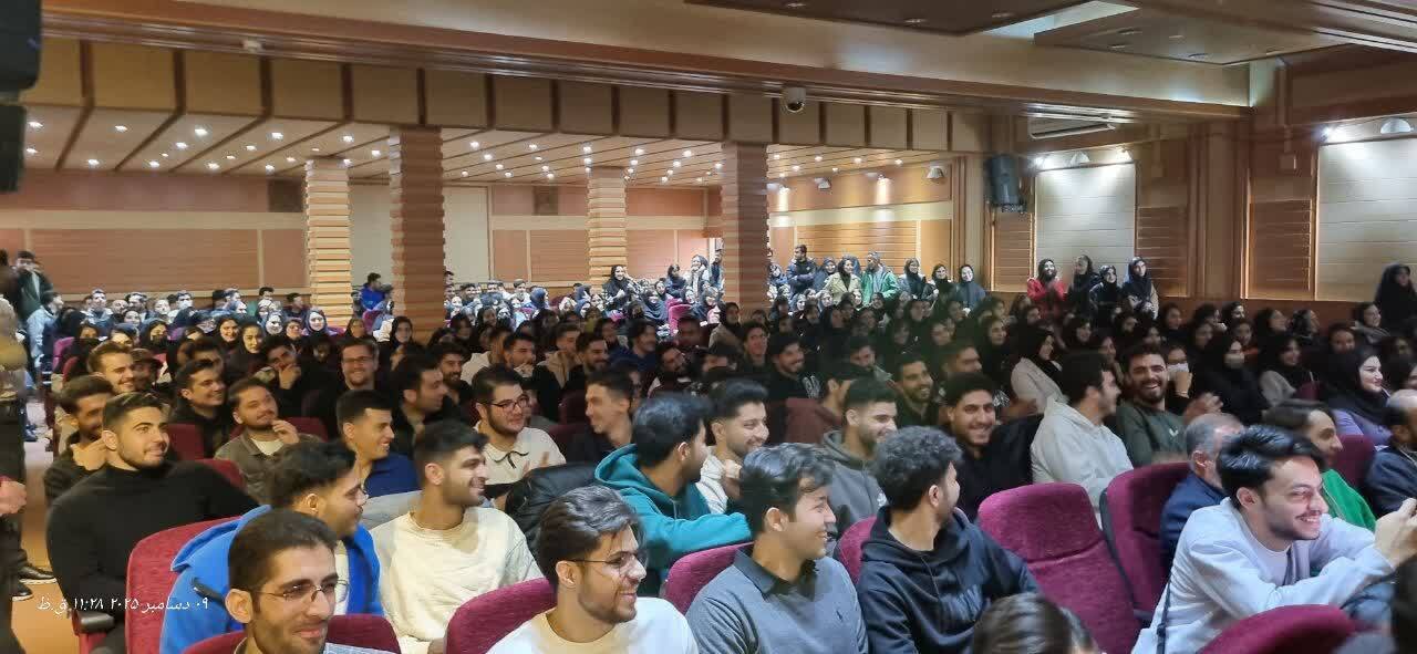 تأکید بر مطالعه عمیق و همسویی رشتههای دانشگاهی با نیازهای صنایع تأکید بر مطالعه عمیق و همسویی رشتههای دانشگاهی با نیازهای صنایع