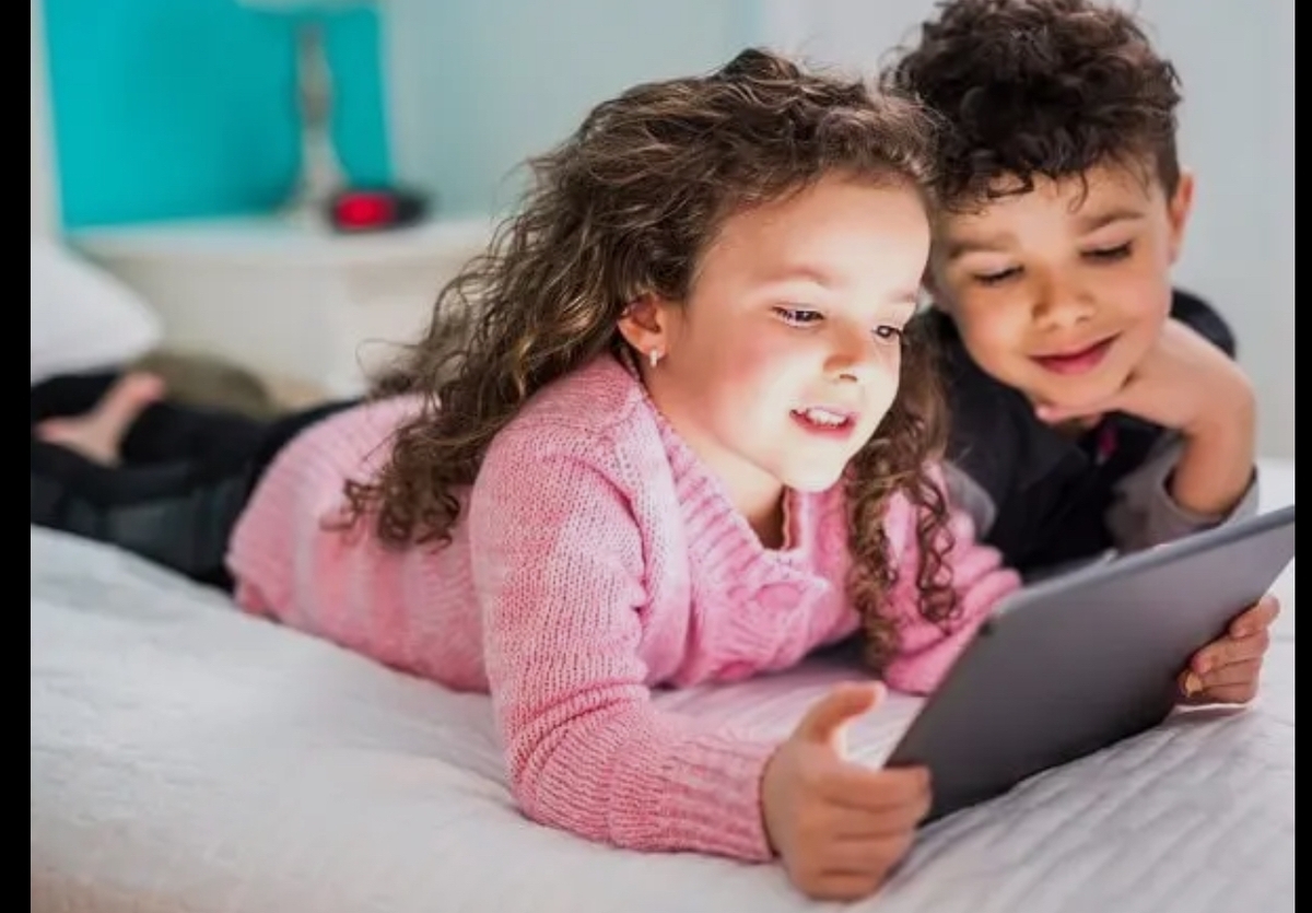 چرا باید ورود کودکان زیر ۱۵ سال به فضای مجازی ممنوع شود