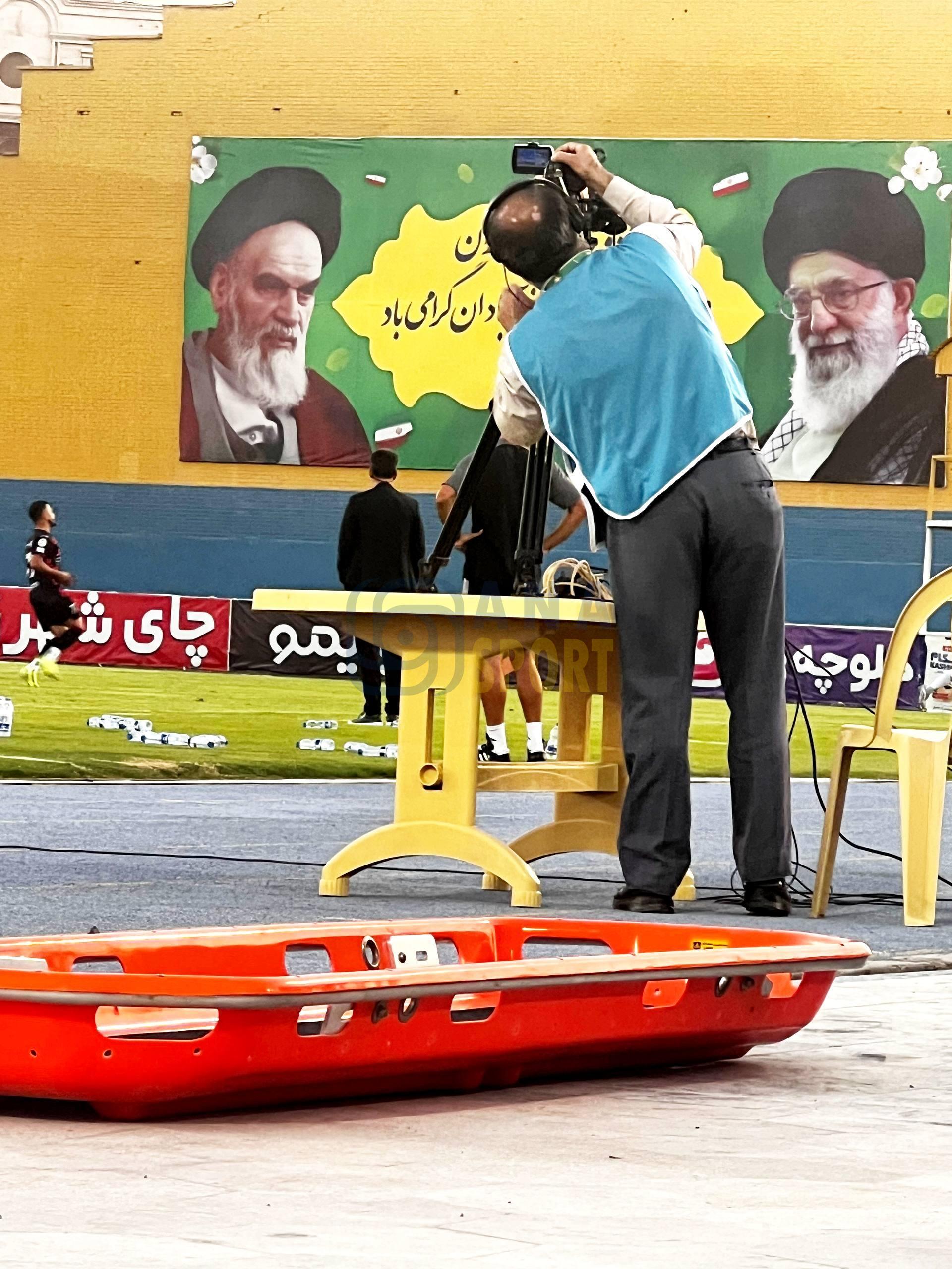 اتفاق عجیب در جام حذفی؛ استفاده از میز غذاخوری بهجای پایه دوربین+عکس اتفاق عجیب در جام حذفی؛ استفاده از میز غذاخوری بهجای پایه دوربین+عکس