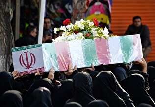 فیلم| استقبال دانشگاهیان دانشگاه آزاد دزفول از پیکر مطهر شهید گمنام