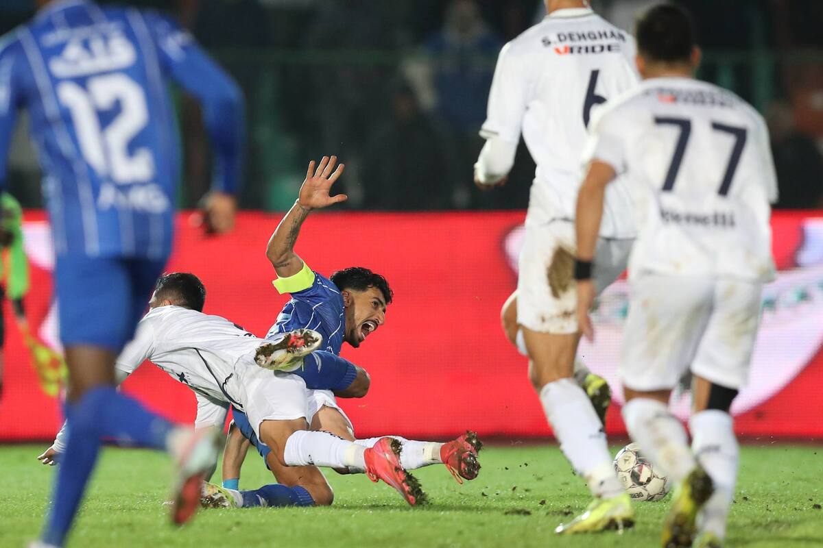 اعتراض استقلال به داوری دیدار با ملوان  در دو بازی 3 پنالتی واضح‌مان سوخت!